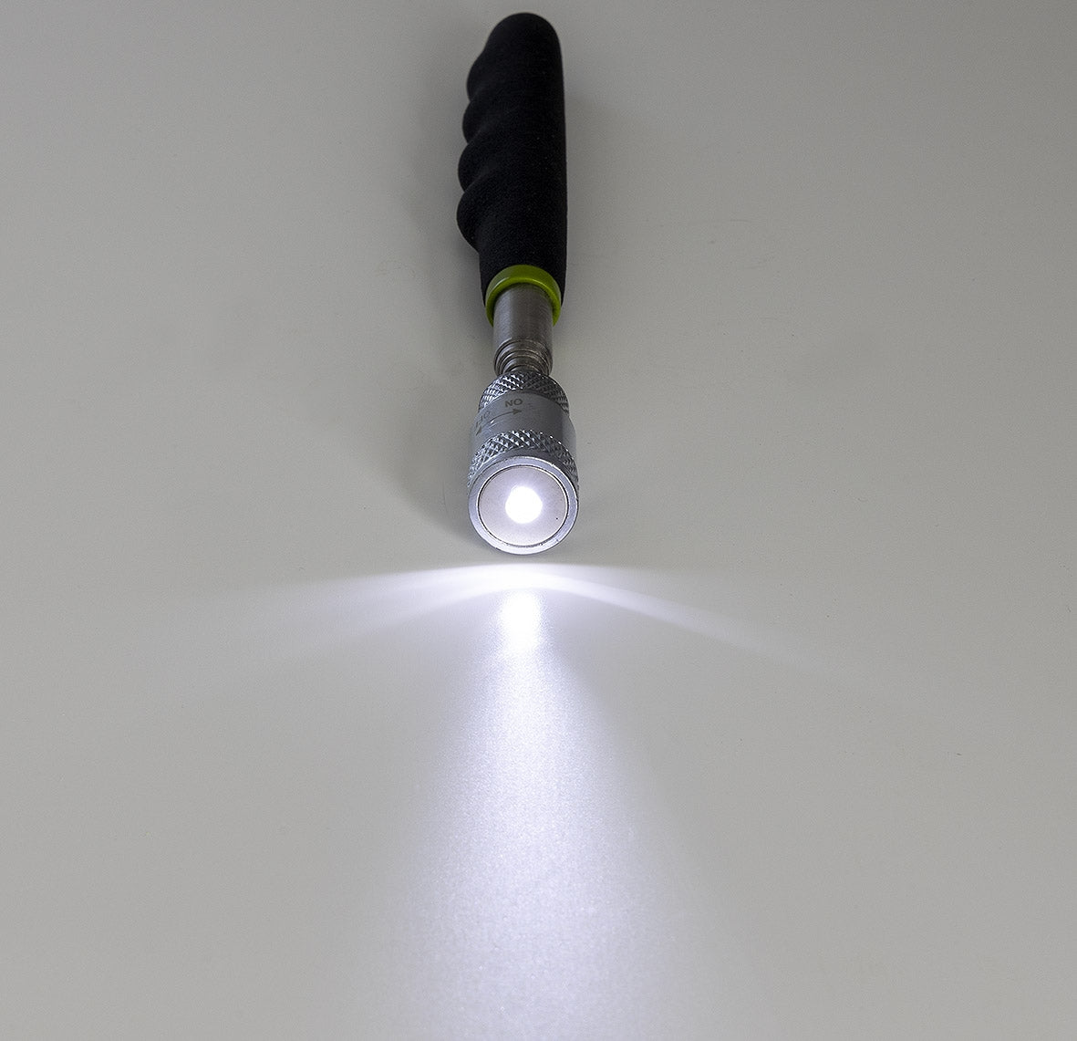 Teleskop Pick-Up Werkzeug mit LED Länge 20-80cm, Zugkraft ca. 3,2kg