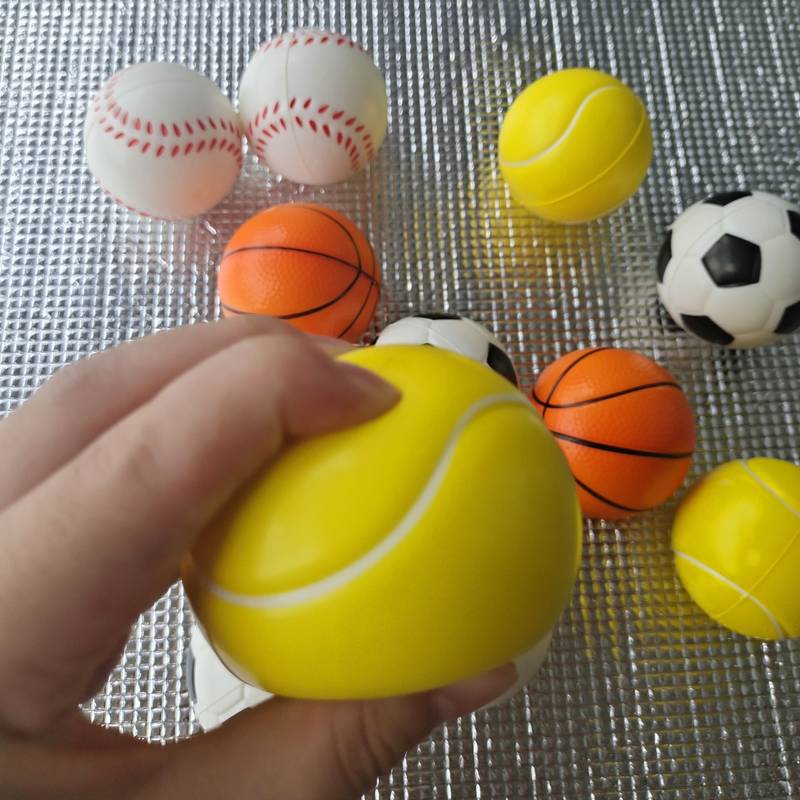 4 x Mini Schaum Antistress Bälle