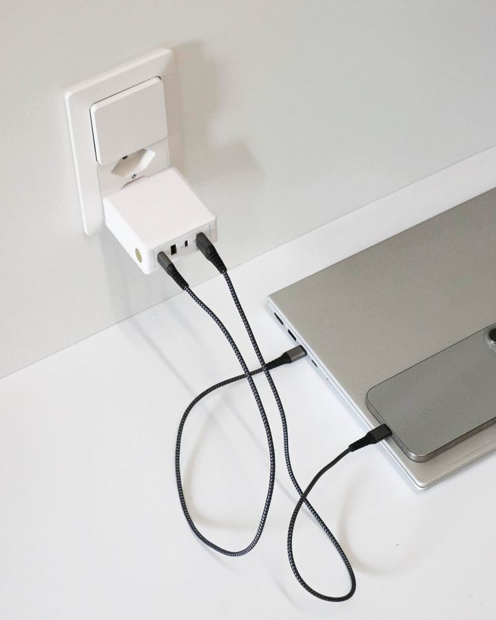 USB Schnellladeadapter 2x USB-C PD 2x USB-A 65W weiss