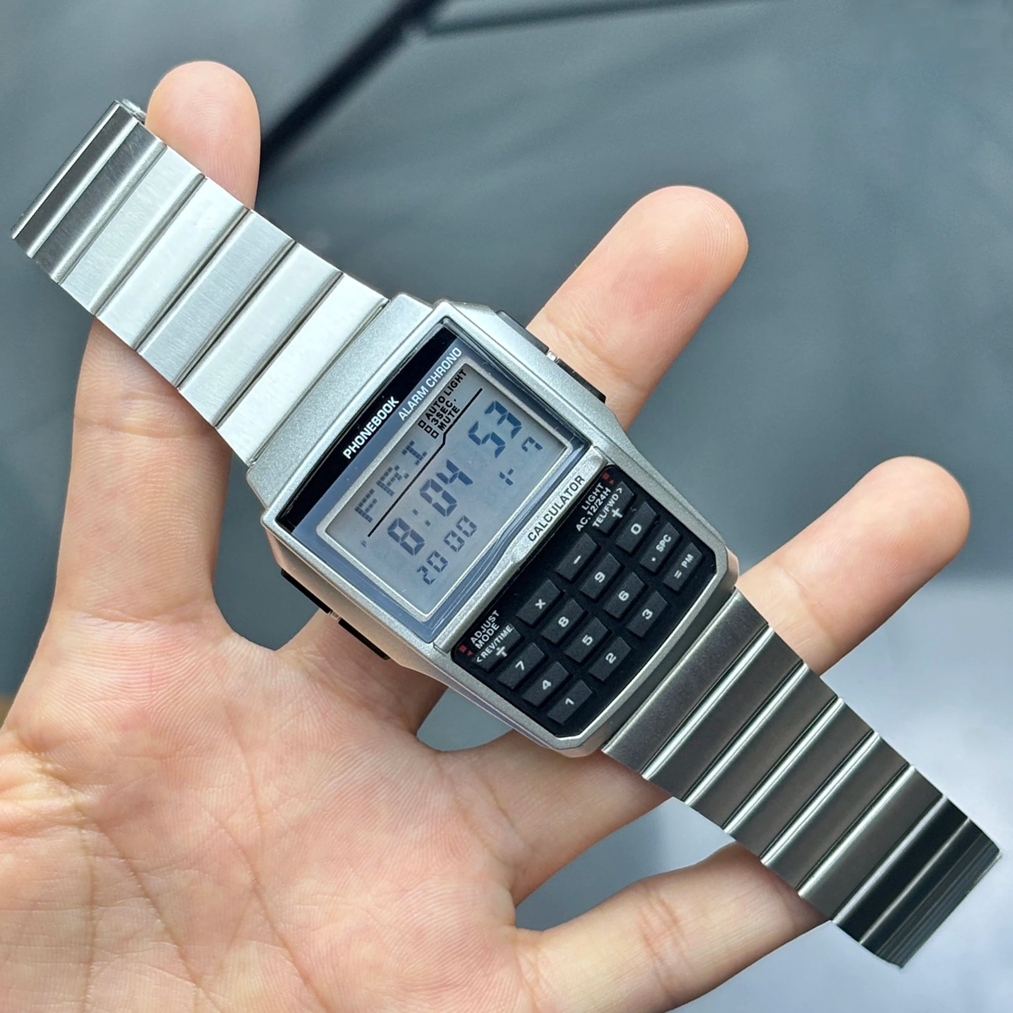 Herrenuhr aus Edelstahllegierung mit LED & Rechnerfunktionen