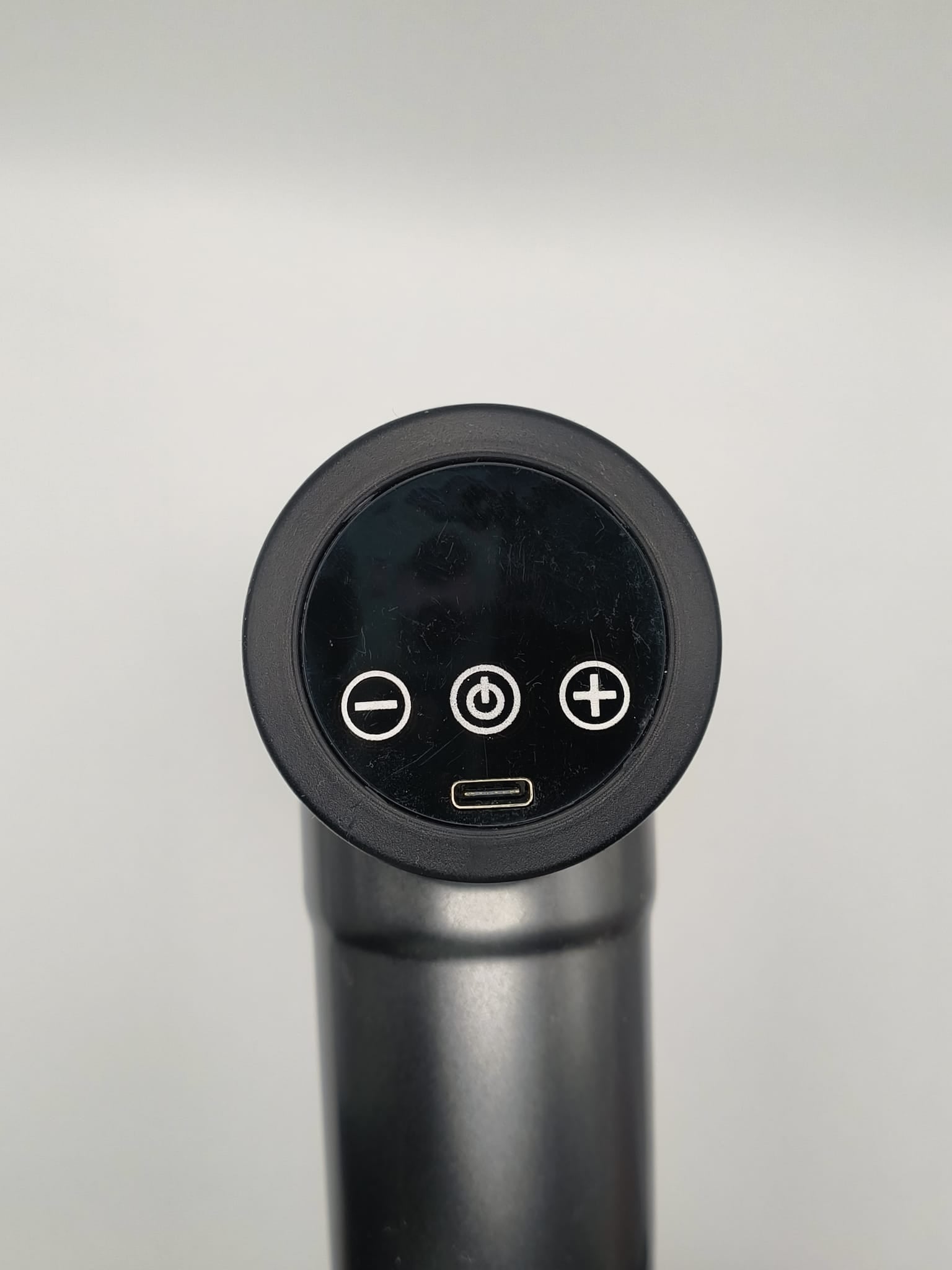 Fascual Gun / Massage Pistole mit 4 Aufsätzen - Aufladbarer Akku mit USB-C