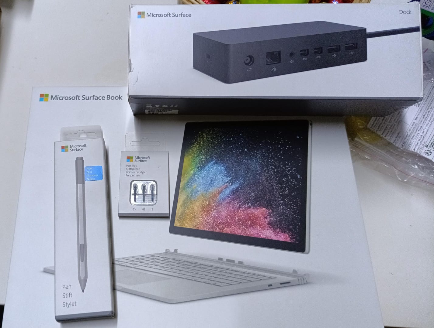 Surface Book 2 13" - 8th Gen Intel Core i5 256GB/8GB Go Ram ( Gebrauchtgerät )