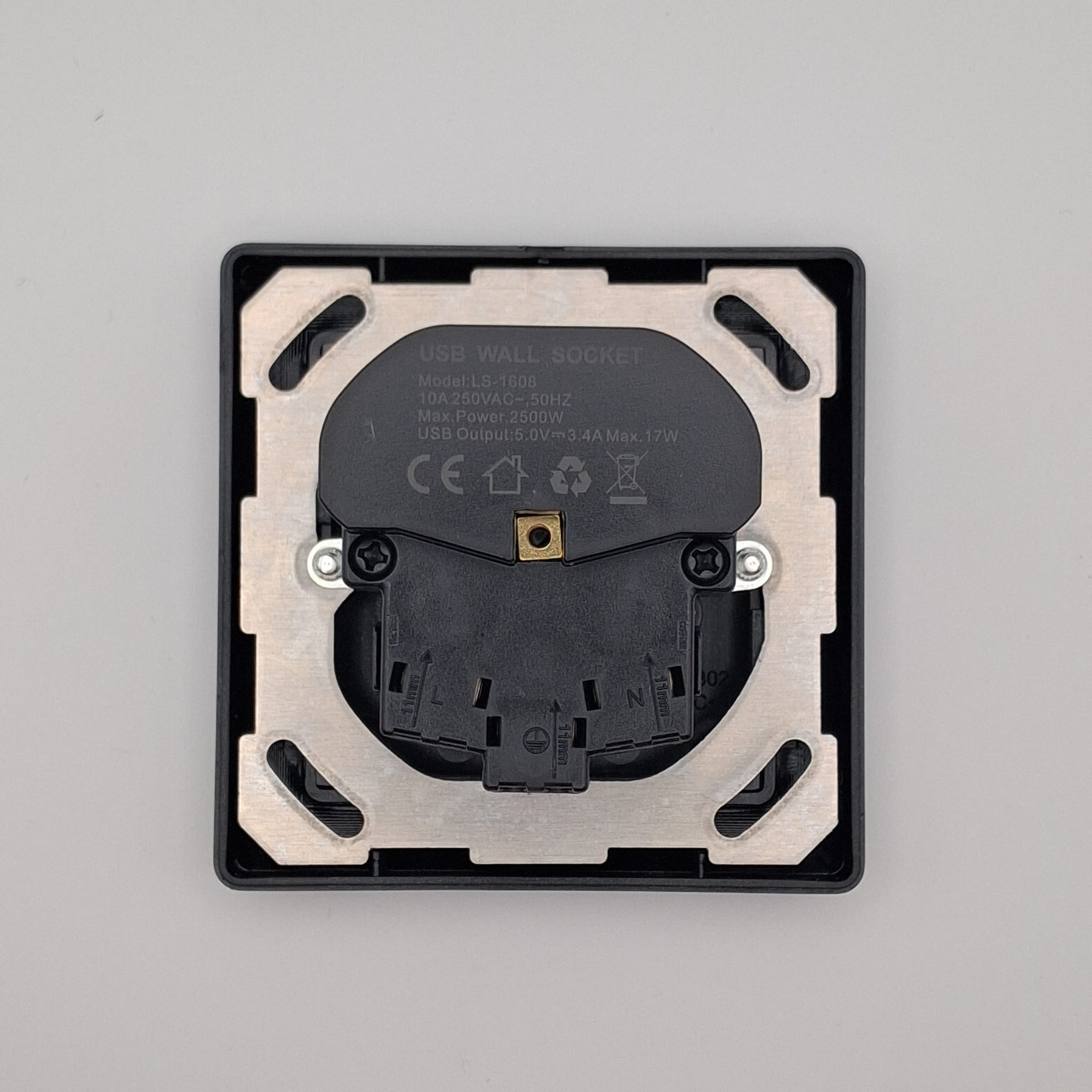 Schweizer Standard USB-A+Typ-C 5 V/3,4 A 17 W Steckdose 10 A/250V