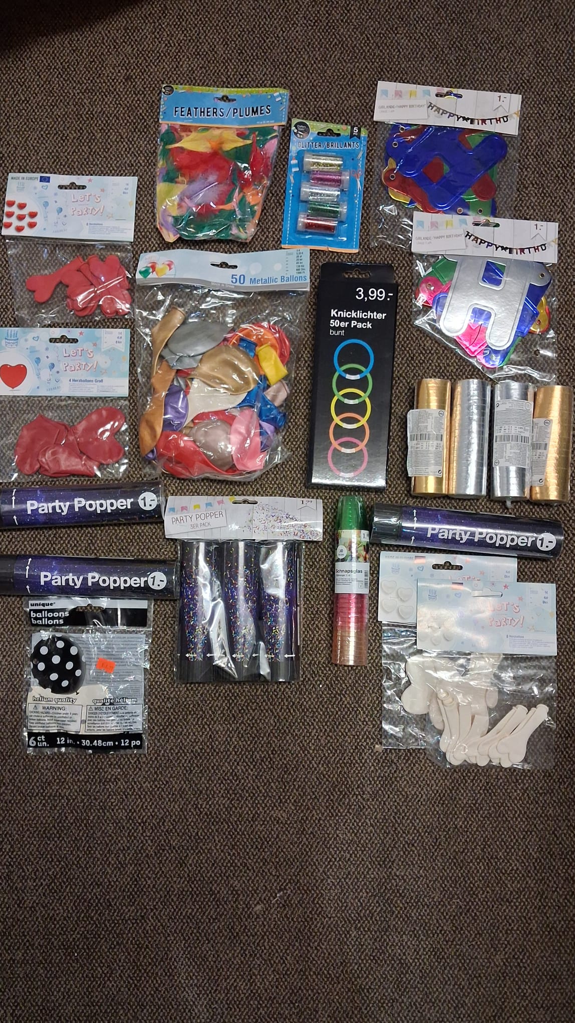 Partyset mit Knicklichter, Party Popper und Ballonen