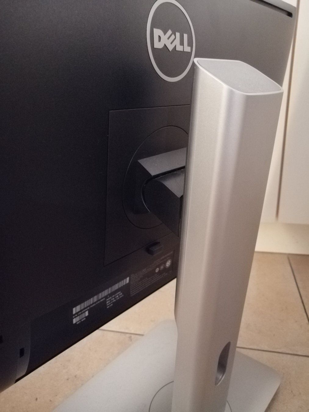 DELL Dell Professional P2414Hb 24'' Monitor Höhenverstellbar (Gebrauchtgerät) elektroniktrade Switzerland