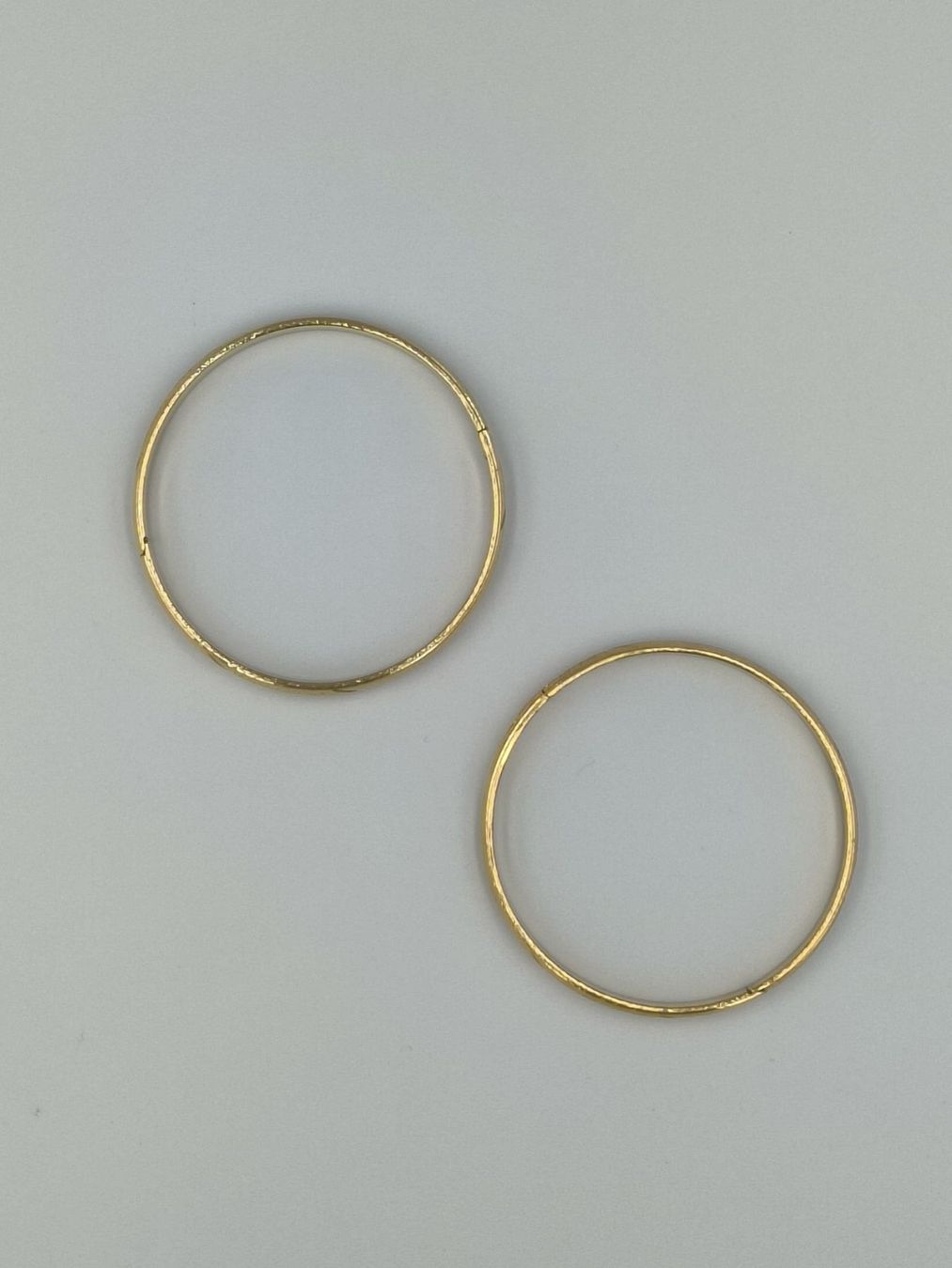 Elektroniktrade 2 Armreifen in Gold mit schönem Muster, durchmesser 6,2cm Elektroniktrade Switzerland