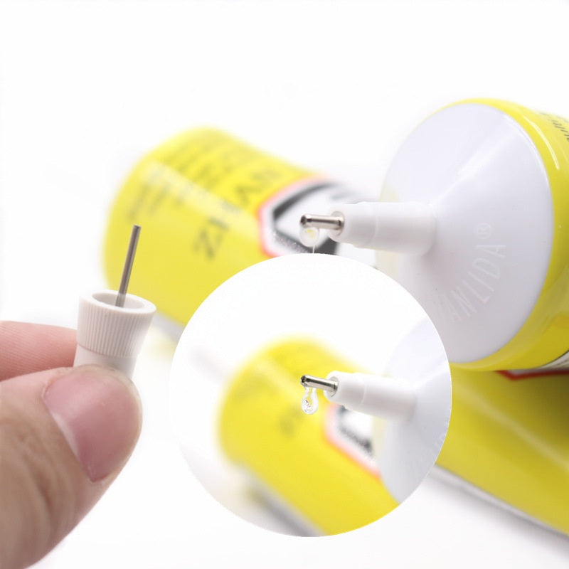 Klarer Flüssigkeits Kleber E8000