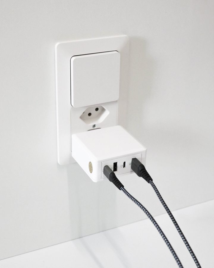 MAX HAURI DEVICE USB Schnellladeadapter 2x USB-C PD 2x USB-A 65W weiss Elektroniktrade Switzerland