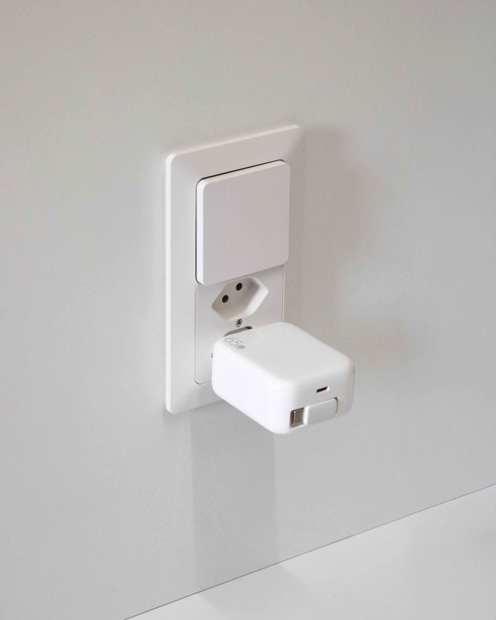 MAX HAURI DEVICE USB Schnellladeadapter GaN 1x USB-C Kabel 1x USB-C PD/QC 65W ws Elektroniktrade Switzerland