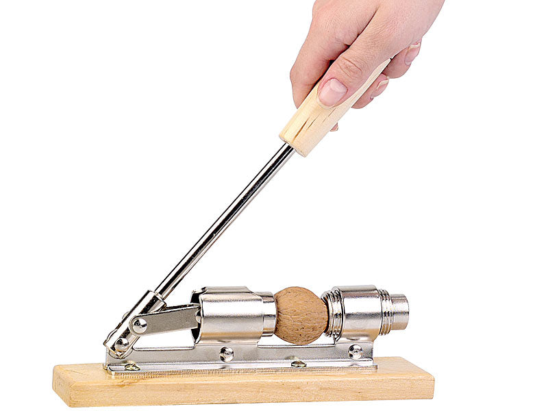 Retro Design-Nussknacker aus Holz und verchromtem Stahl