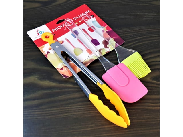 Set aus Zange, Spachtel und Pinsel