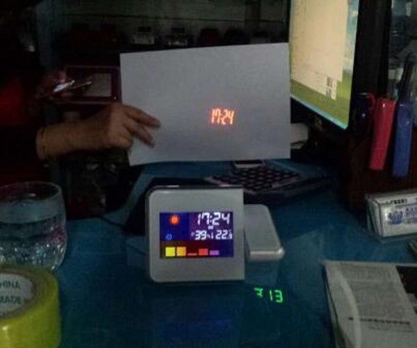 Digitaler Projektion Wecker mit Wetteranzeige in Weiss