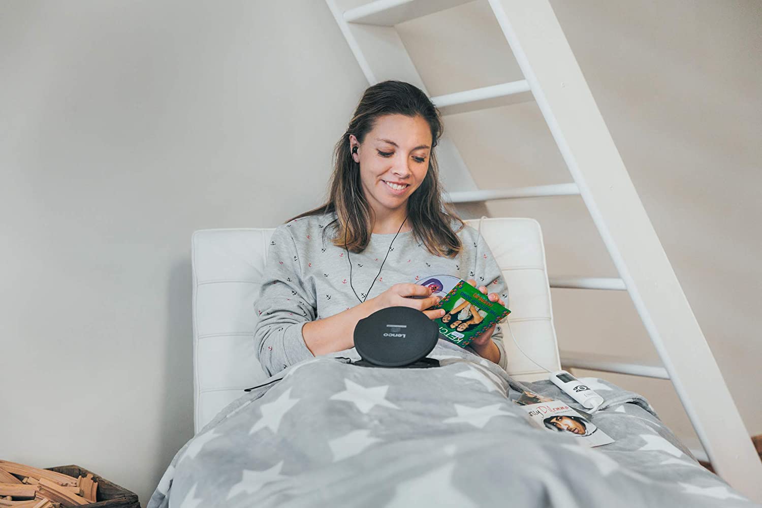 Lenco CD-010 - Tragbarer CD-Player Walkman - Mit Kopfhörern, MicroUSB Ladekabel