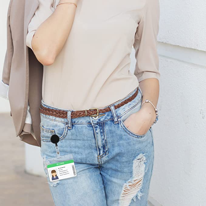 Ausziehbarer Ausweishalter mit Schlüsselring & Ausweishülle