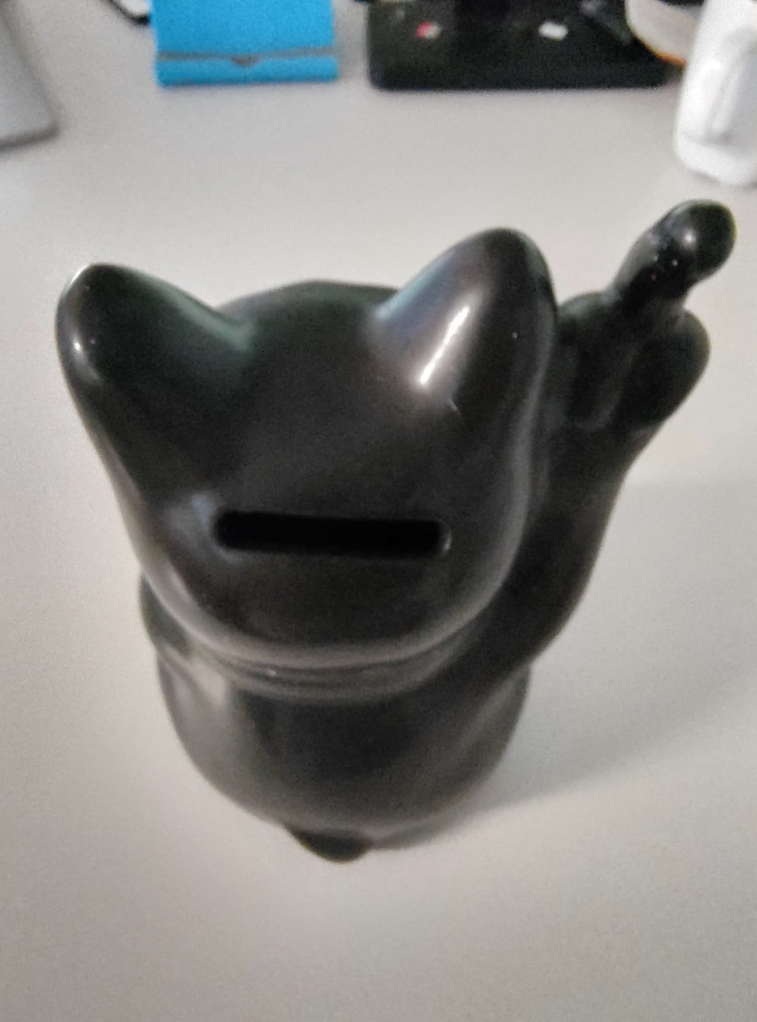 Stinkekatze, Winkekatze schwarz als Spardose aus Keramik