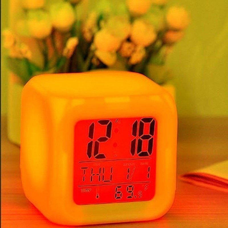 Elektroniktrade LED Alarm Uhr mit 7 LED Farben Elektroniktrade Switzerland
