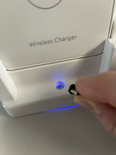 QAFAB 15W Wireless Ladegerät für iPhones & Android Geräte. inkl. Adapter USB-C/Lightning/MicroUSB Elektroniktrade Switzerland
