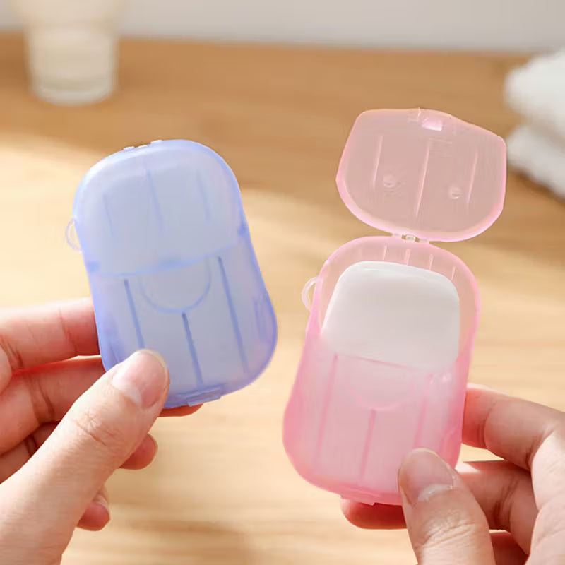 Farbiger Einwegbehälter mit 20 Handseifenpapiere, ideal für unterwegs