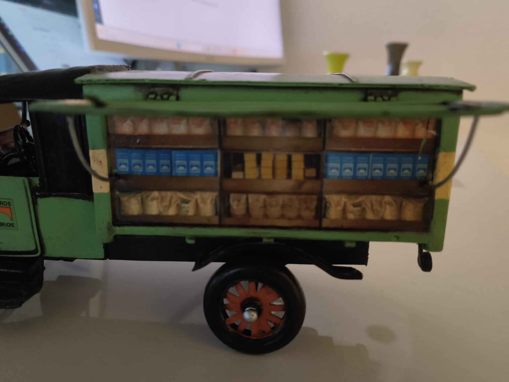 Elektroniktrade Antiker Migros AG Verkaufswagen 23cm lang Elektroniktrade Switzerland
