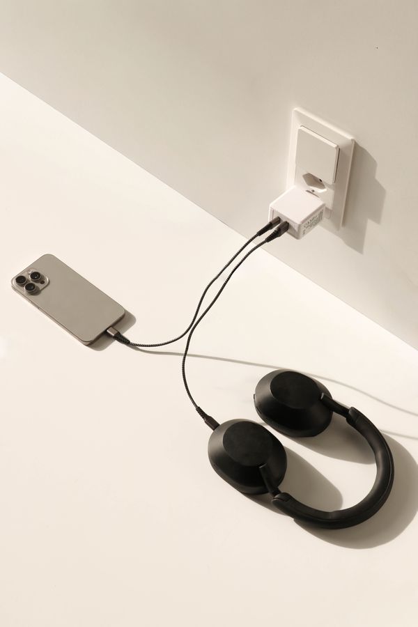 MAX HAURI DEVICE USB Schnellladeadapter 1x USB-C PD 1x USB-A 45W weiss Elektroniktrade Switzerland