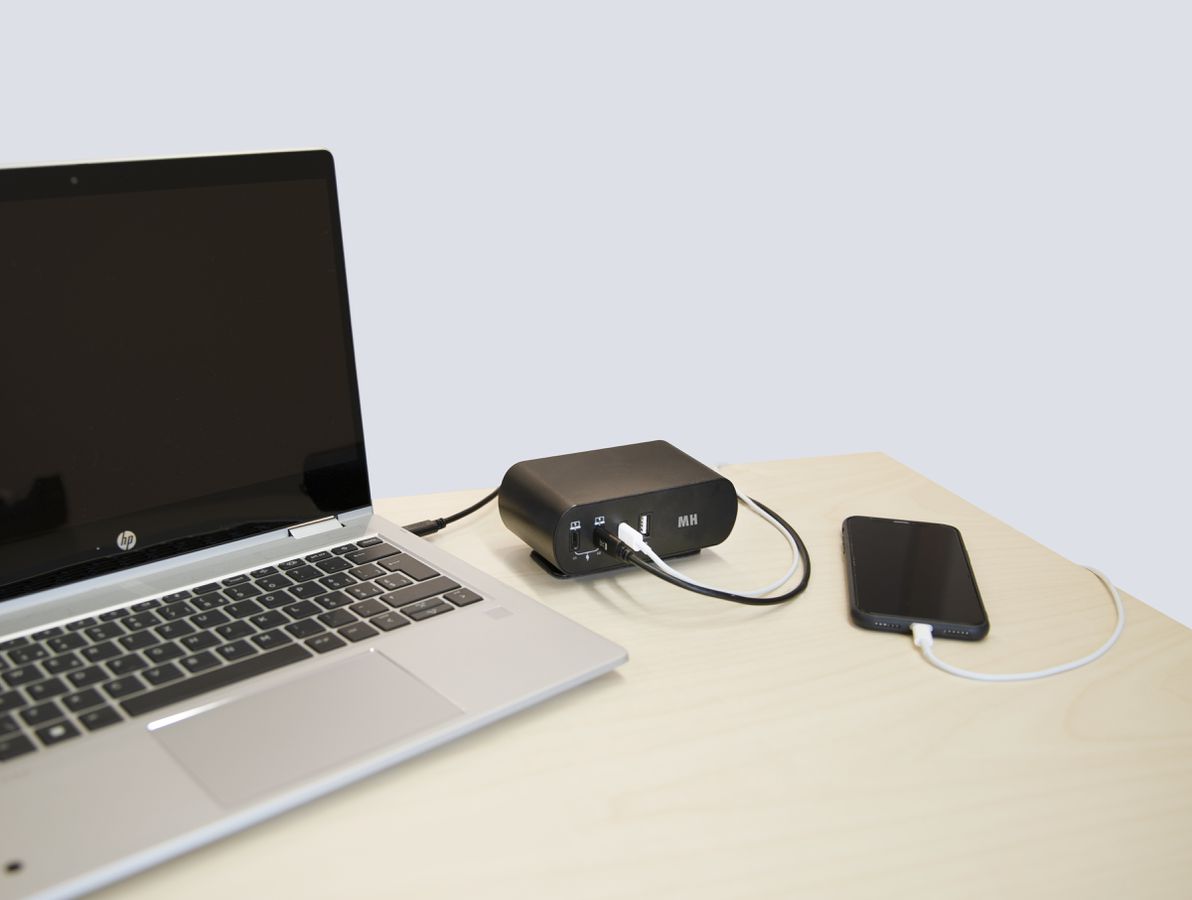 MAX HAURI SPLIT Desktop Charger PD65W 3x USB-C 1x USB-A 2x Typ 13 schwarz Elektroniktrade Switzerland