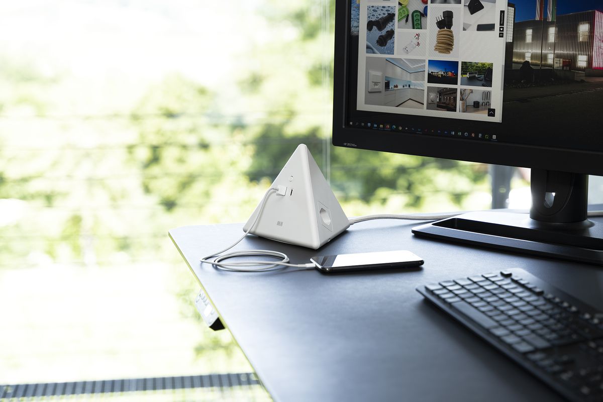 MAX HAURI SPLIT Energy Pyramide Steckdosenleiste 2x Typ 13 ws USB A+C 2.5m cli. Elektroniktrade Switzerland