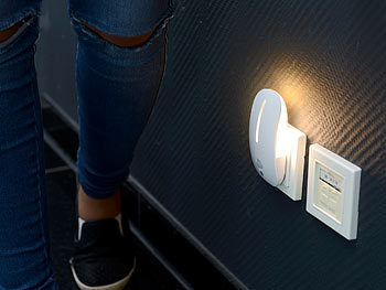 Lunartec Bewegungsmelder Senioren: 2 LED-Steckdosen-Nachtlichter mit Bewegungsmelder & Dämmerungs-Sensor (LED Bewegungslicht Steckdose)